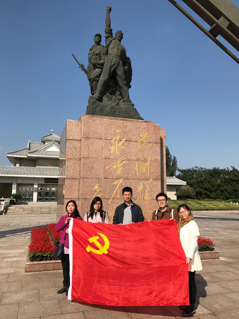 党员参观烈士陵园-纪念碑