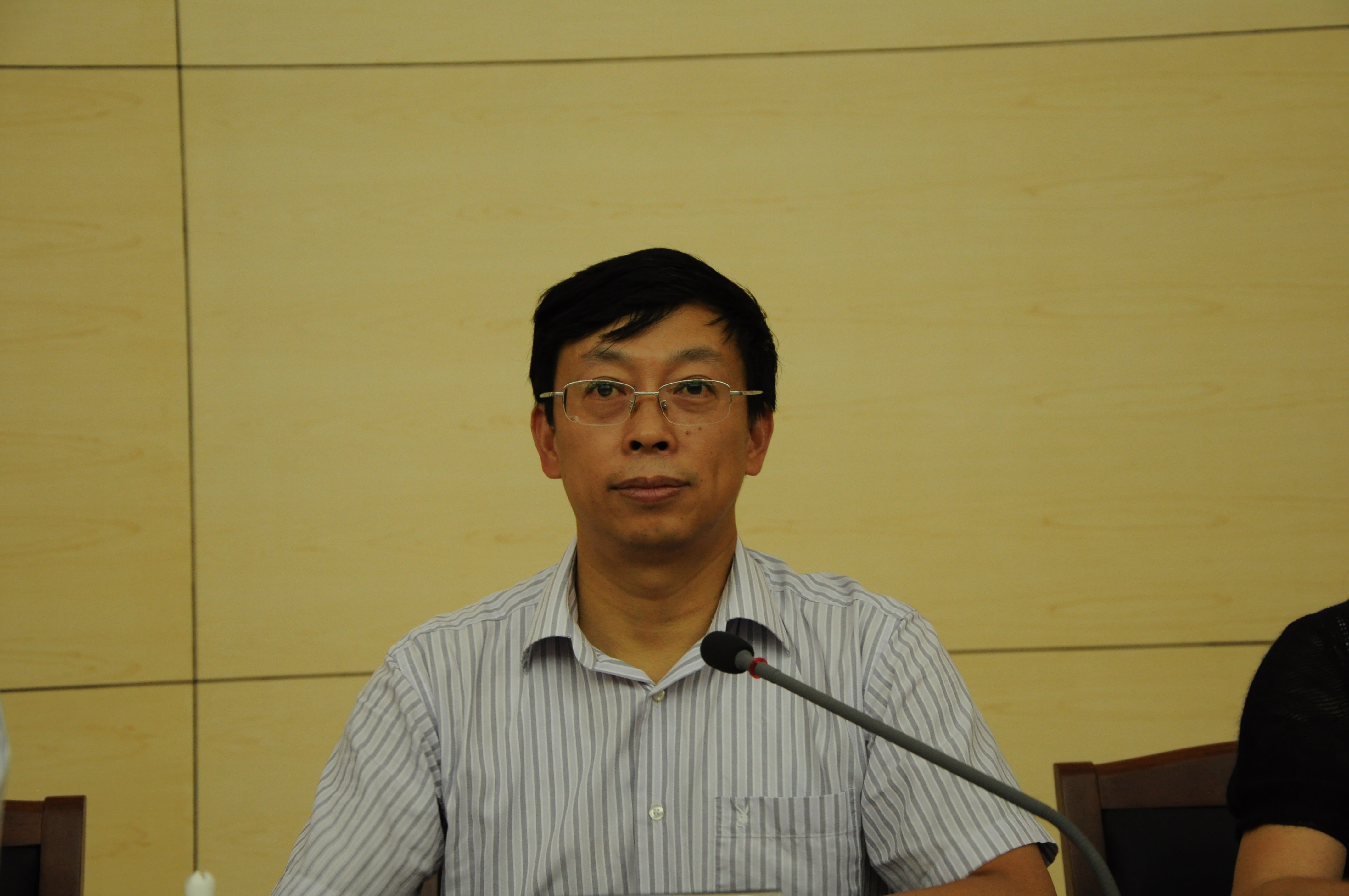 经济学院院长黄宝凤教授讲话 经济学院院长黄宝凤教授讲话